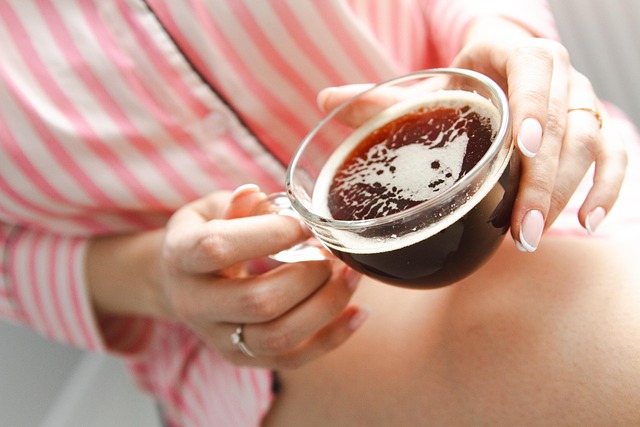 Piji čistící čaj a černý čaj.